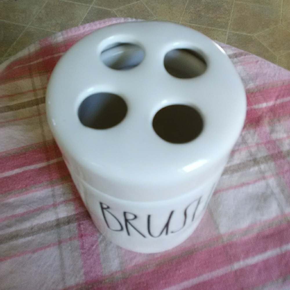 Rae Dunn By Magenta BRUSH Toothbrush Holder. - Picture 7 of 7
